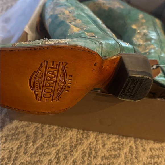 CORRAL BOOTS
Leather Embroidered Floral Western Boots 7.5 turquoise - Picture 6 of 10